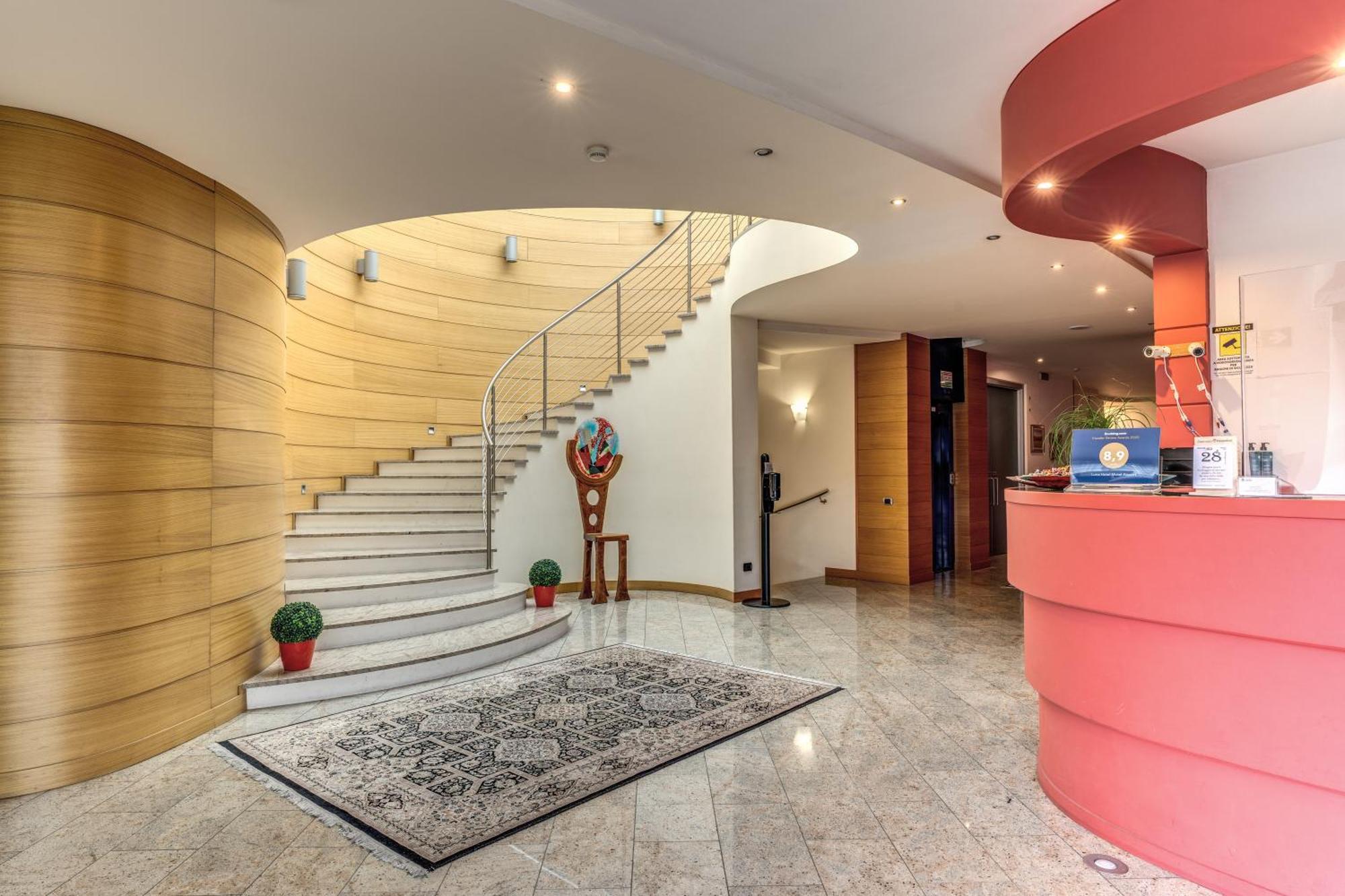 Luna Hotel Motel Lago Maggiore Arona Oleggio Castello Exterior foto